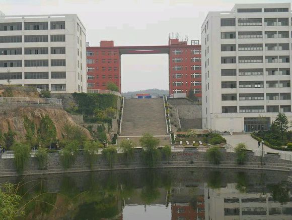 為什么選擇青島恒星科技學院？